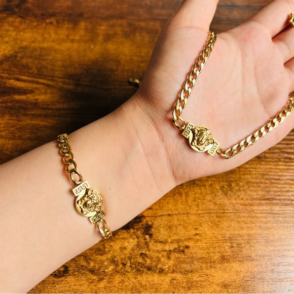 18K Gold Plated Versace Women jewelry Set Chain Necklace Bracelet and Earrings - Picture 9 of 17